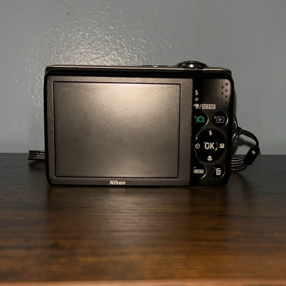 Nikon Coolpix L22 Digital Camera